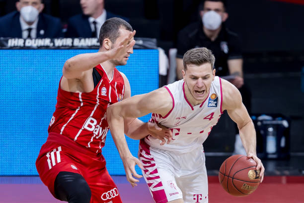 了西甲榜首 了西甲榜首